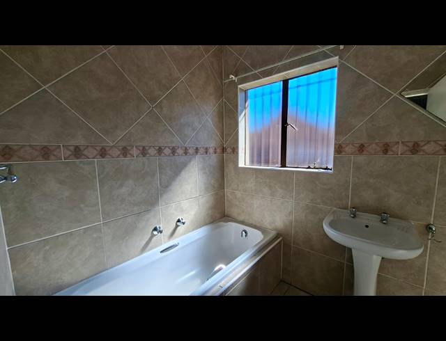 3 BEDROOM HOUSE FOR SALE IN DENNEOORD